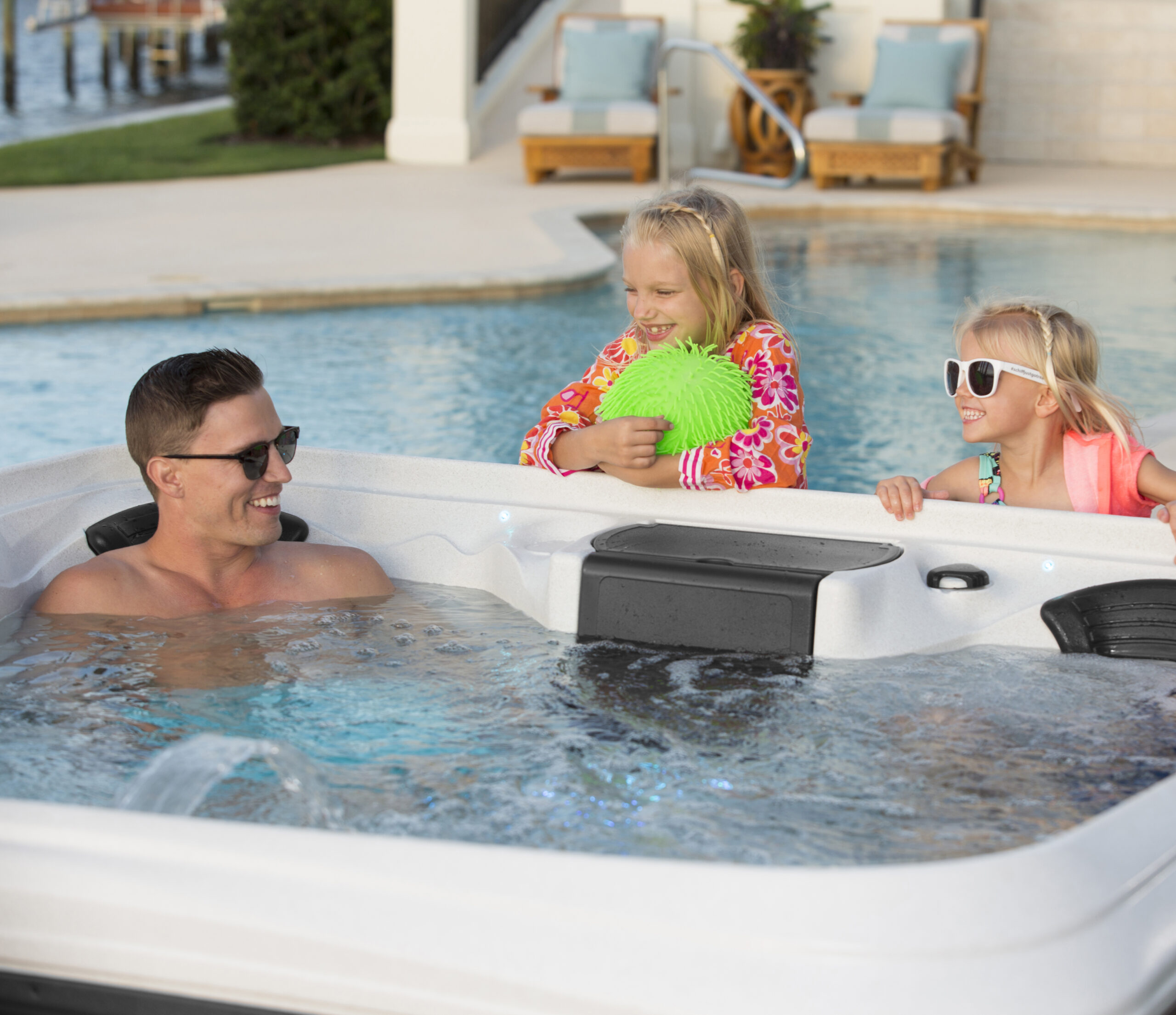 Familia-en-Jacuzzis-Portatiles-Watermania